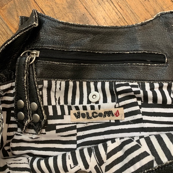 Volcom purse - Picture 4 of 5
